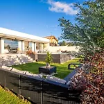 De Diseno Con Piscina Privada Willa