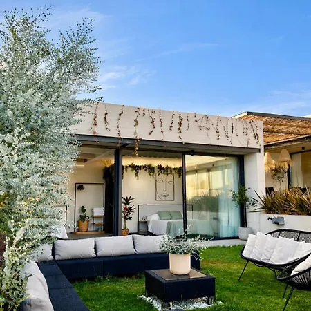 De Diseno Con Piscina Privada