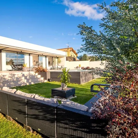 De Diseno Con Piscina Privada 빌라