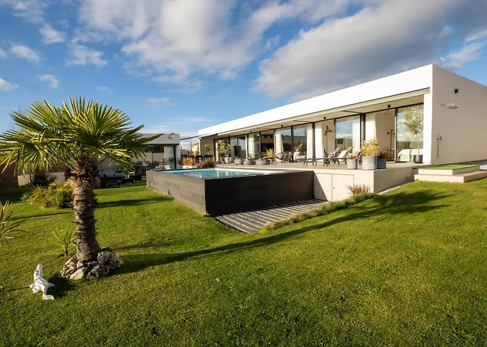 De Diseno Con Piscina Privada