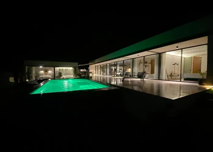 Villa De Diseno Con Piscina Privada فيلة