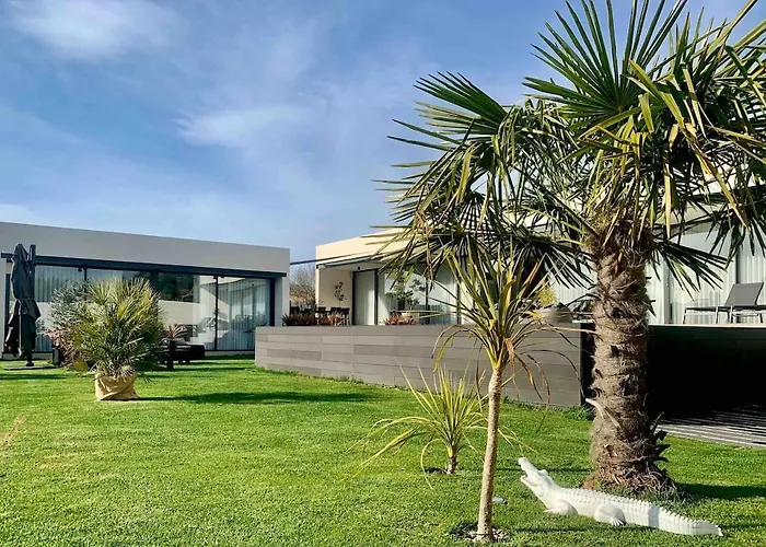 Villa De Diseno Con Piscina Privada فيلة Pastores