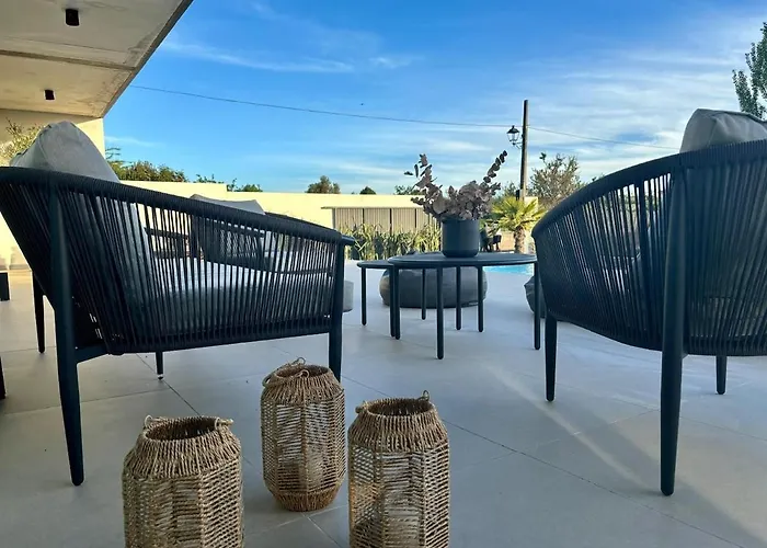 Villa De Diseno Con Piscina Privada فيلة Pastores