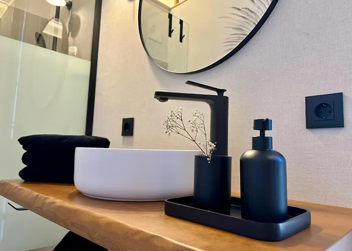 Villa De Diseno Con Piscina Privada فيلة