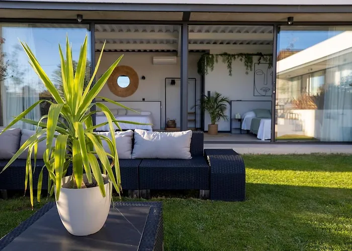 Villa De Diseno Con Piscina Privada فيلة Pastores